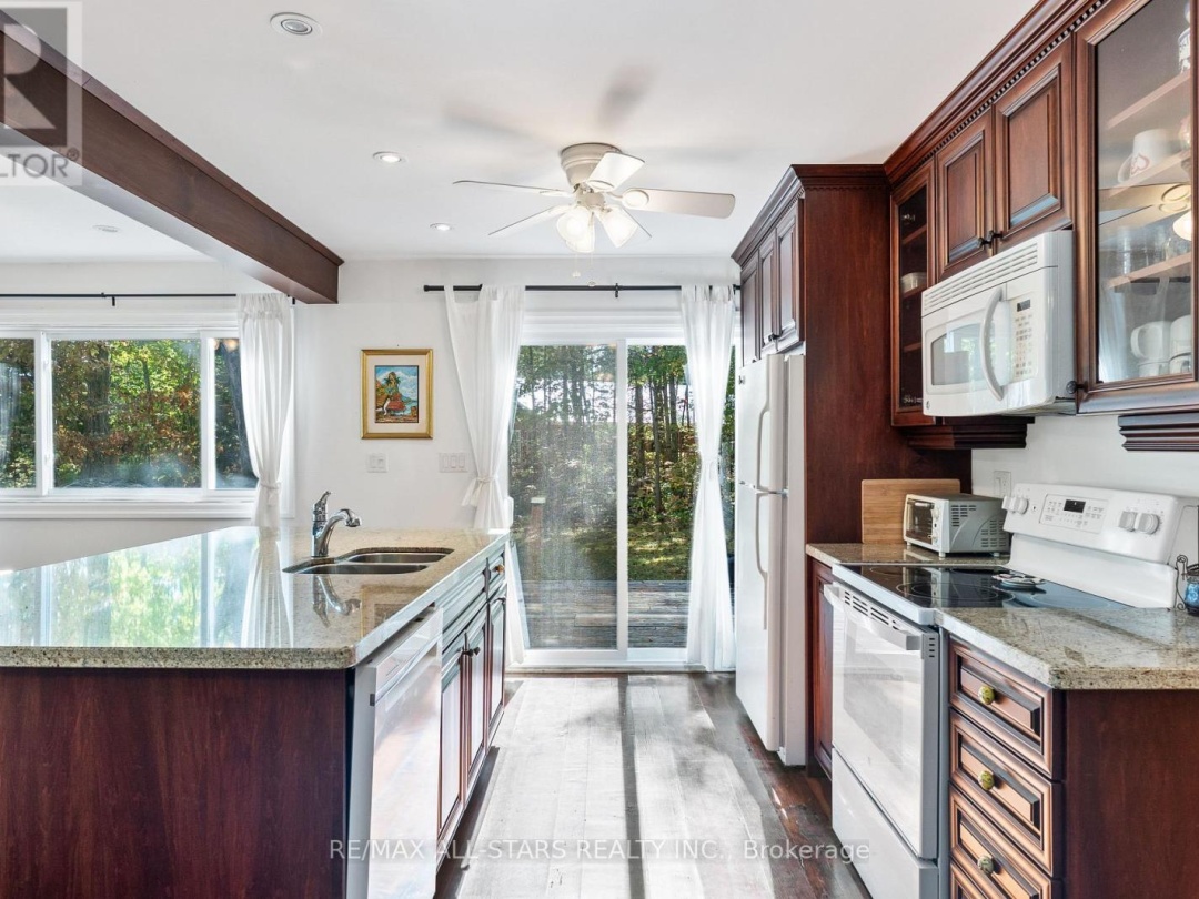 1142 ENGLISH CIRCLE, 