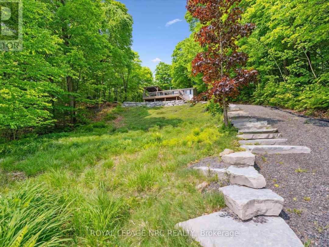 283 Salmon Lake Road N, Salmon Lake