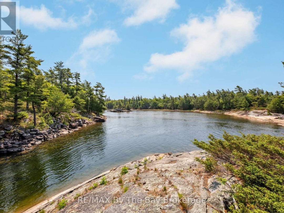 12 IS 3900 GEORGIAN BAY, 