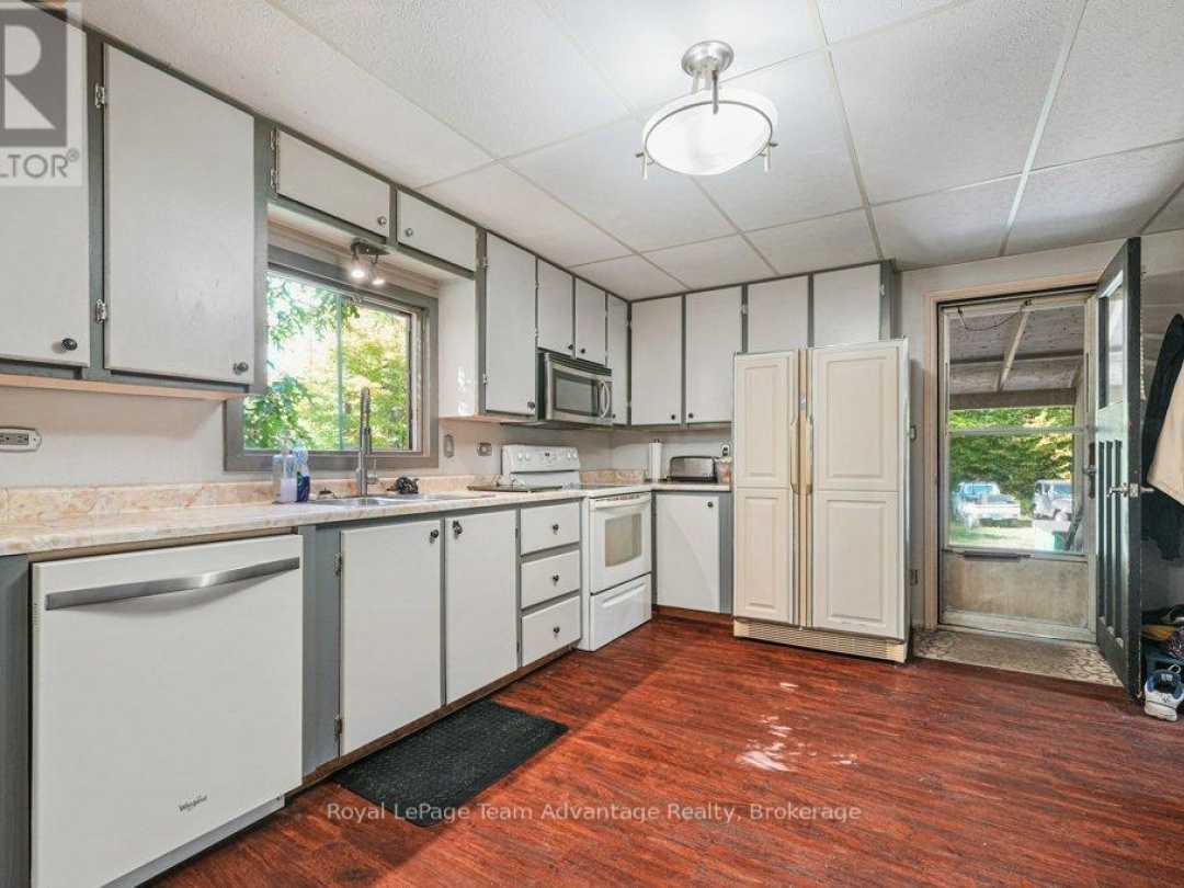 18 HORSESHOE LAKE ROAD, 