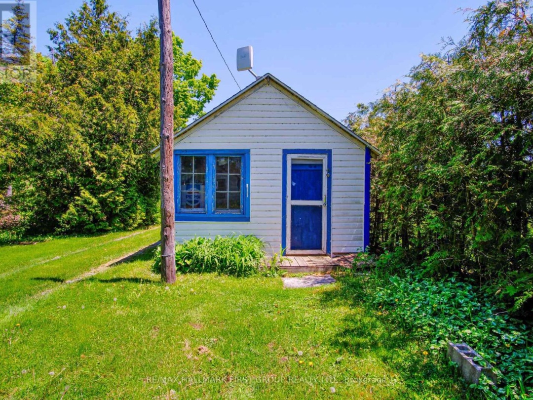 2196 Lakeshore Drive, Lake Simcoe