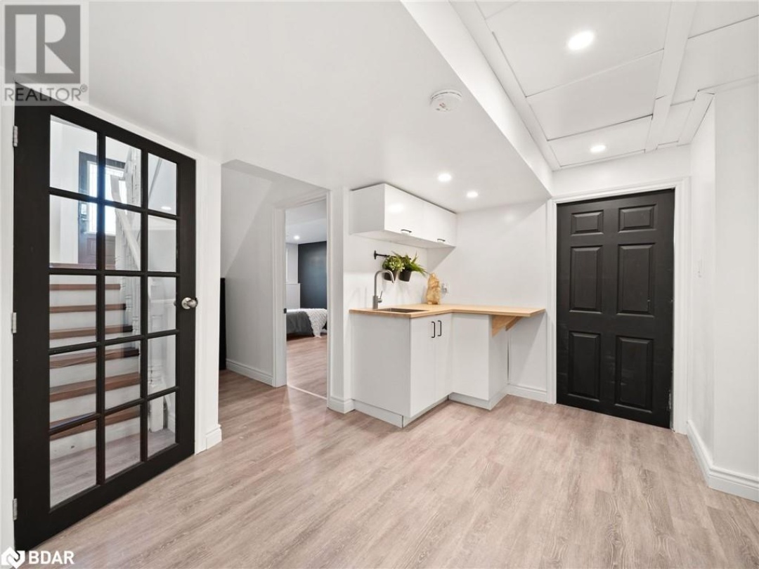 2 CHESTNUT Place, 