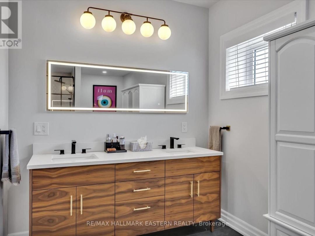 35 LAKEVIEW CRESCENT, 