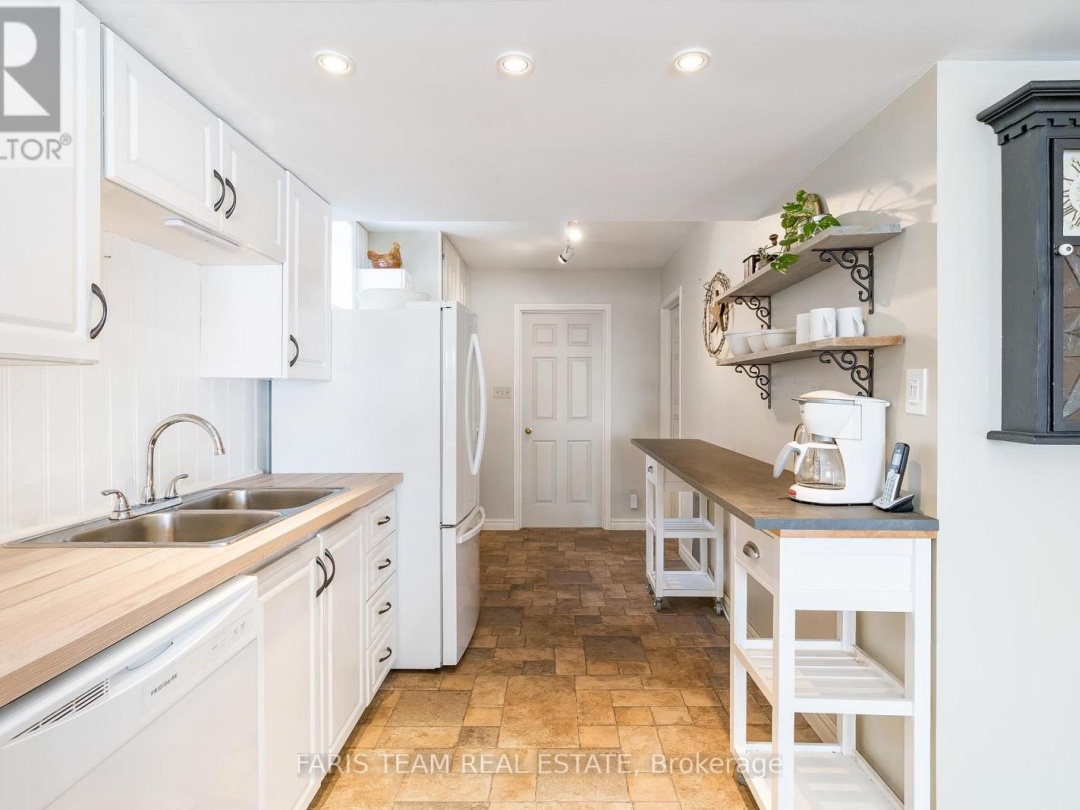 238 Robins Point Road, Georgian Bay