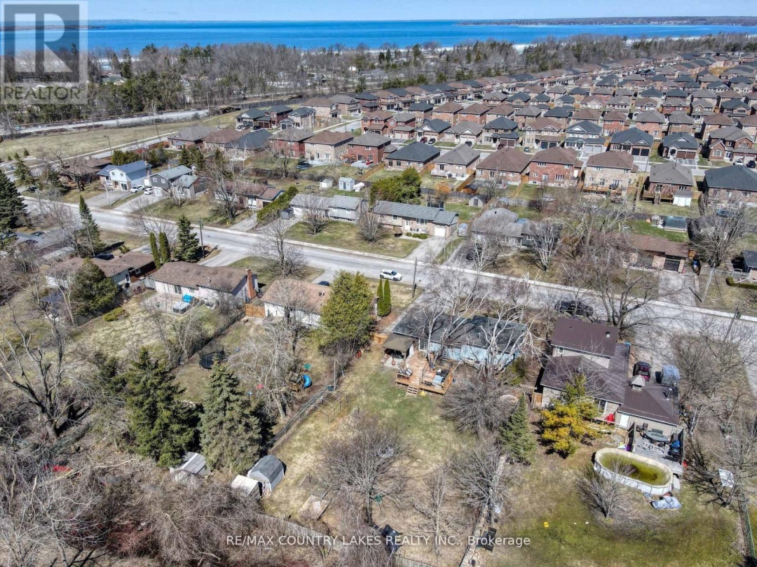 271 LAKELAND CRESCENT, 