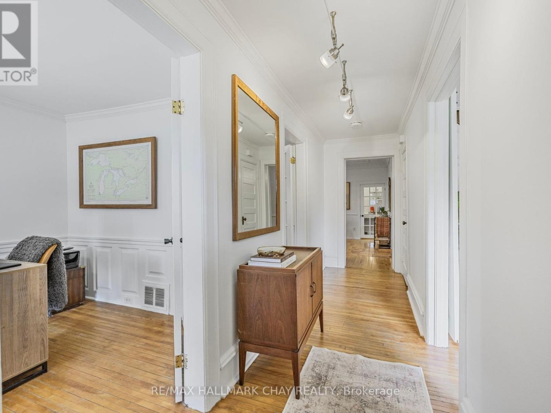 230 MISSISSAGA STREET W, 