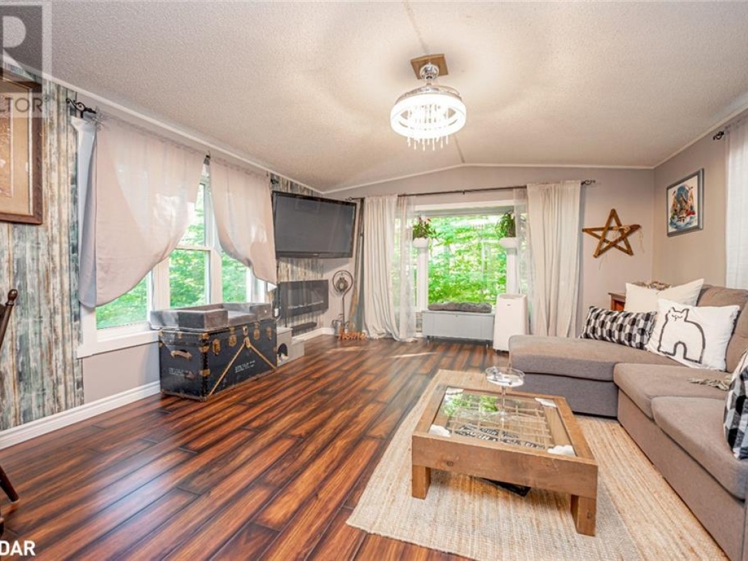 7498 ISLAND Crescent, Black River
