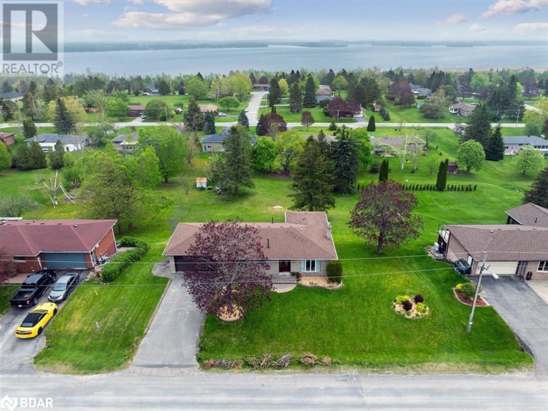 381 Country Club Circle, Pigeon Lake