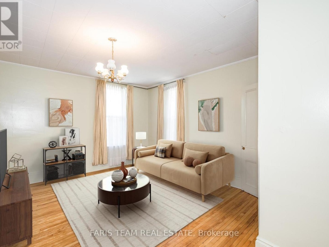 9 BORLAND STREET E, 