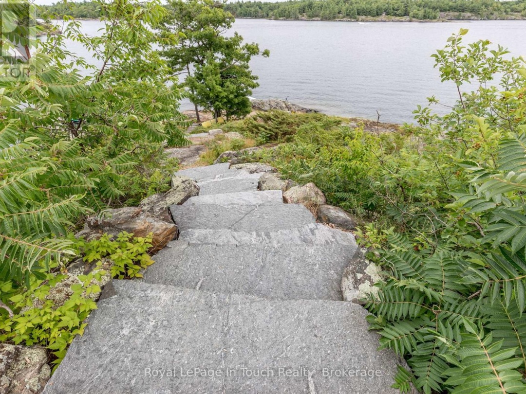 B686-8 DERBYSHIRE ISLAND, Georgian Bay