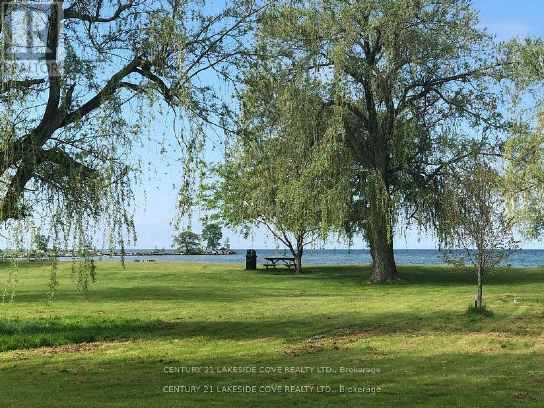 Unit 5 4 Paradise Boulevard, Lake Simcoe