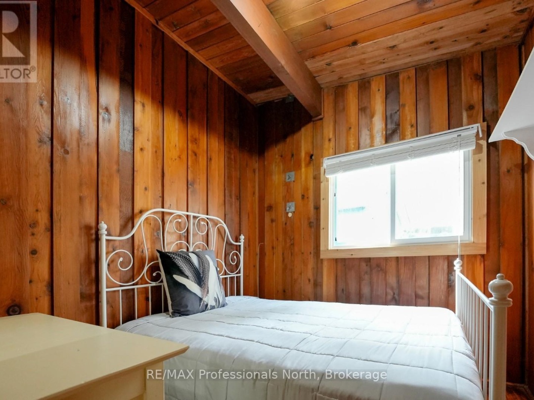 2787 Watts Road, Kennisis Lake