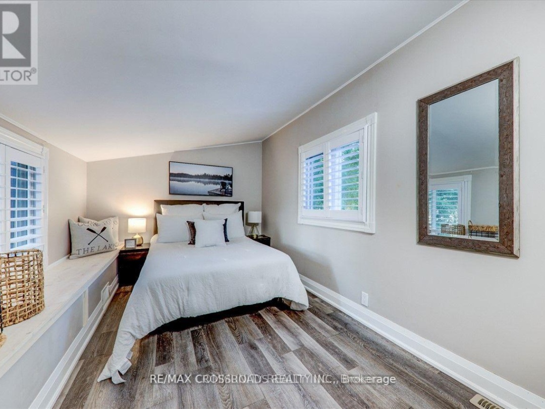 5794 Victoria Park Road, 