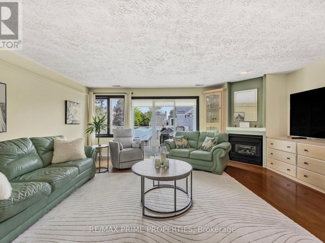 201 - 585 ATHERLEY ROAD, 