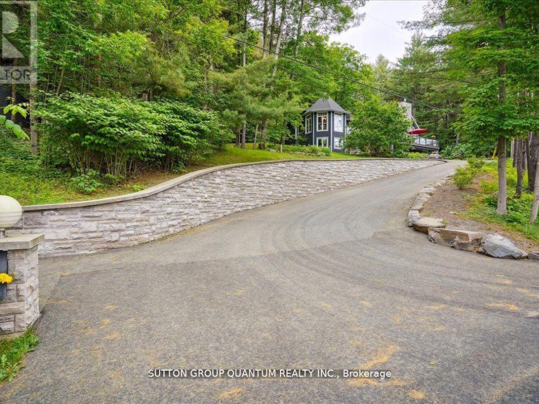 167 Santas Village Road, Muskoka River