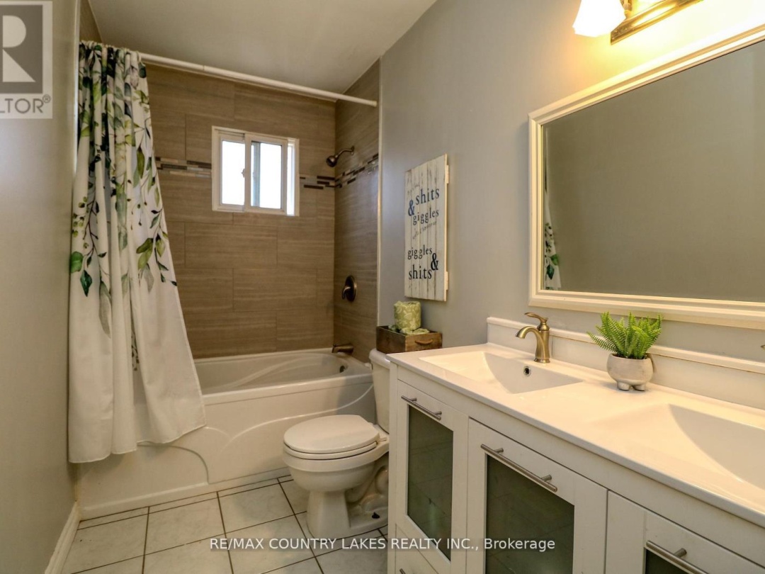271 LAKELAND CRESCENT, 