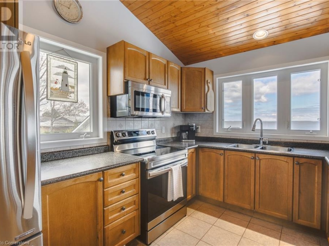 14 Lighthouse Crescent S, Georgian Bay