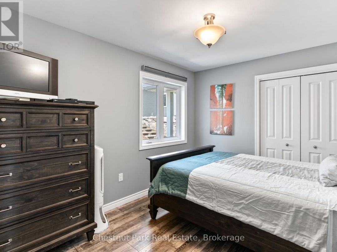 5989 KENNISIS LAKE ROAD, Kennisis Lake