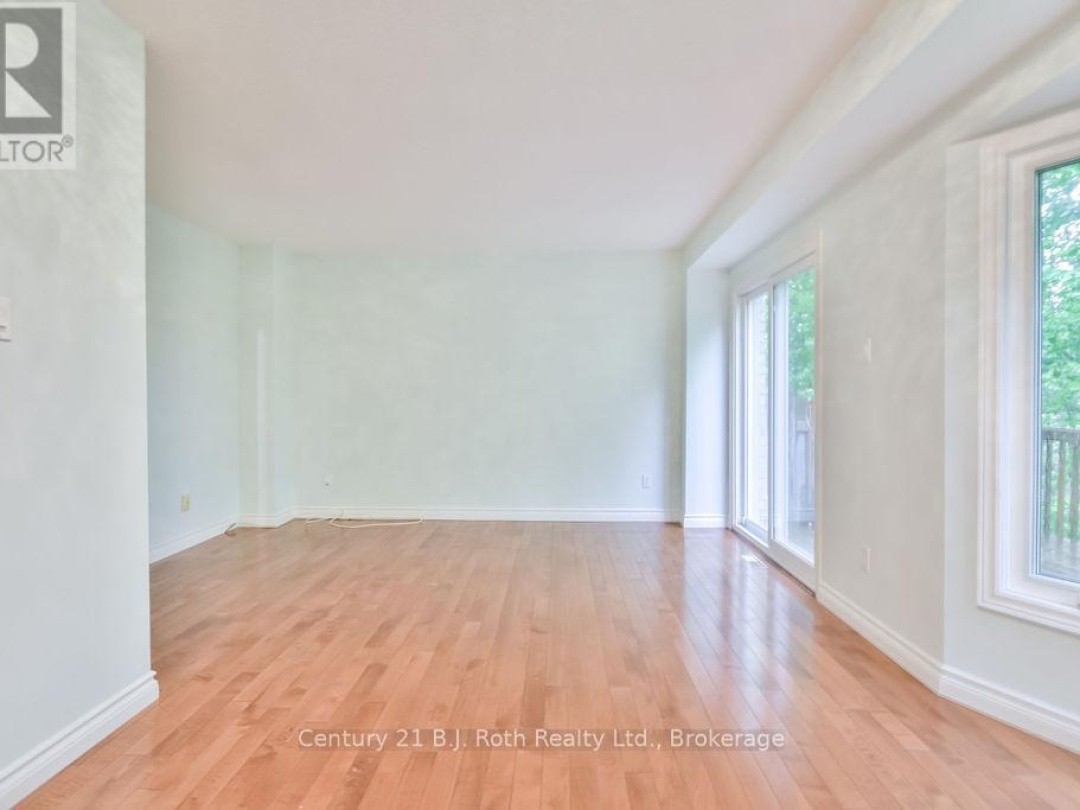 9 492 Laclie Street, Orillia