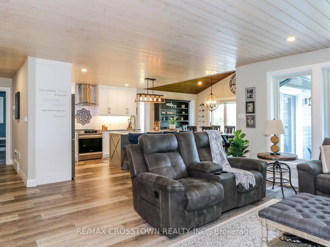 241 Eight Mile Point Road, Lake Simcoe