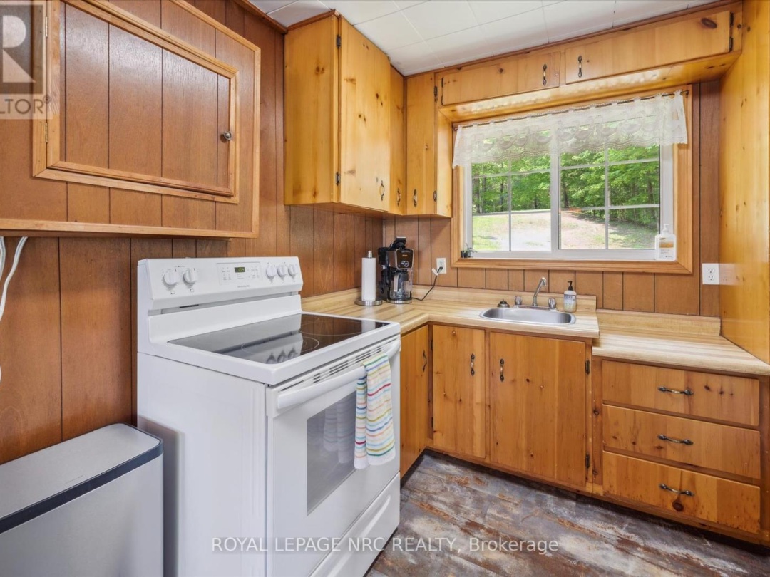 283 Salmon Lake Road N, Salmon Lake