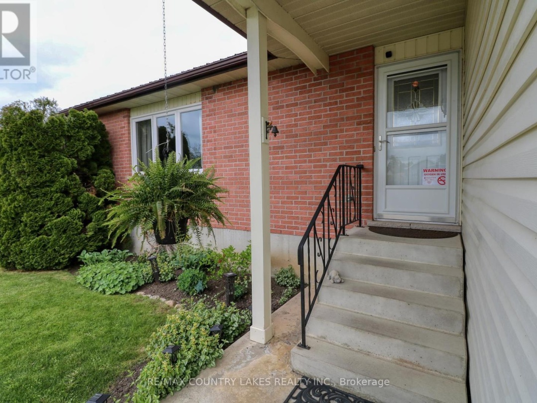 86 Beechwood Avenue, Lake Simcoe