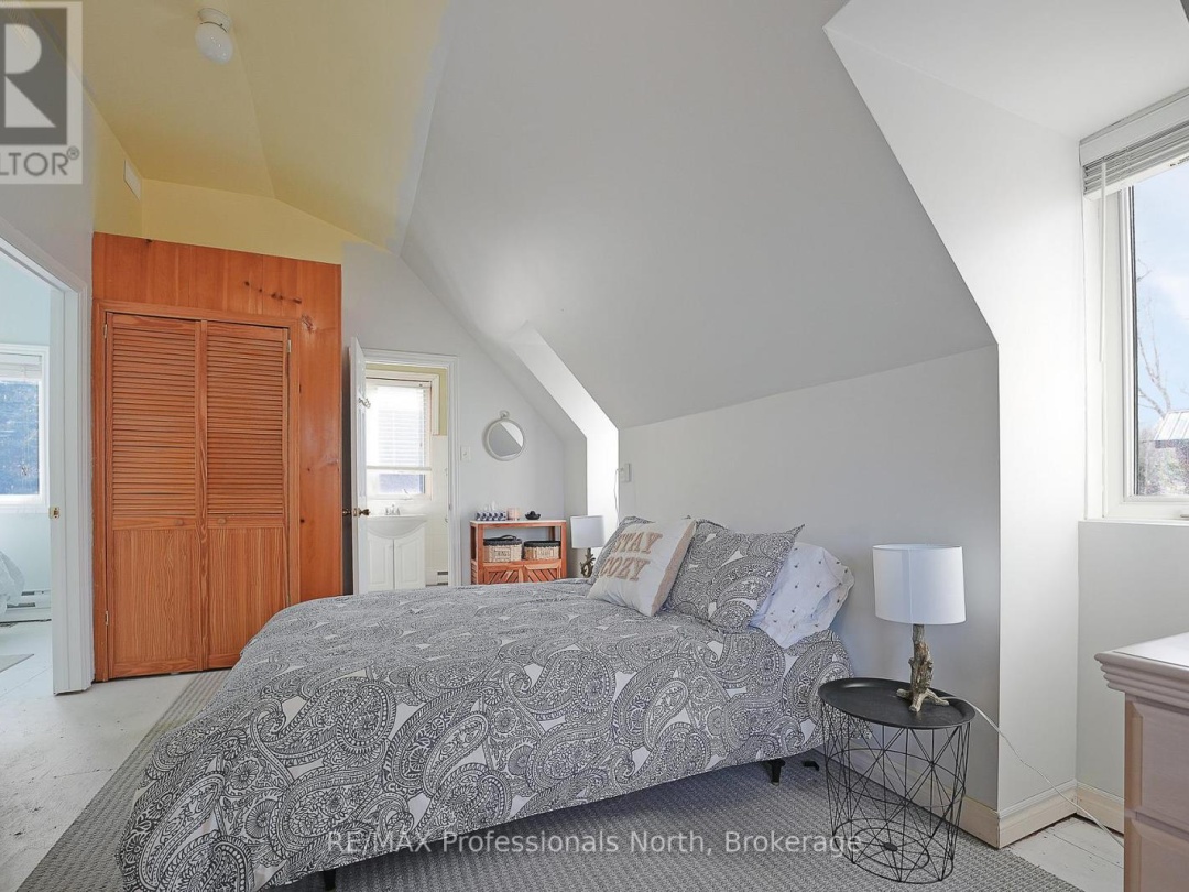 1008 Cherokee Trail, Halls Lake