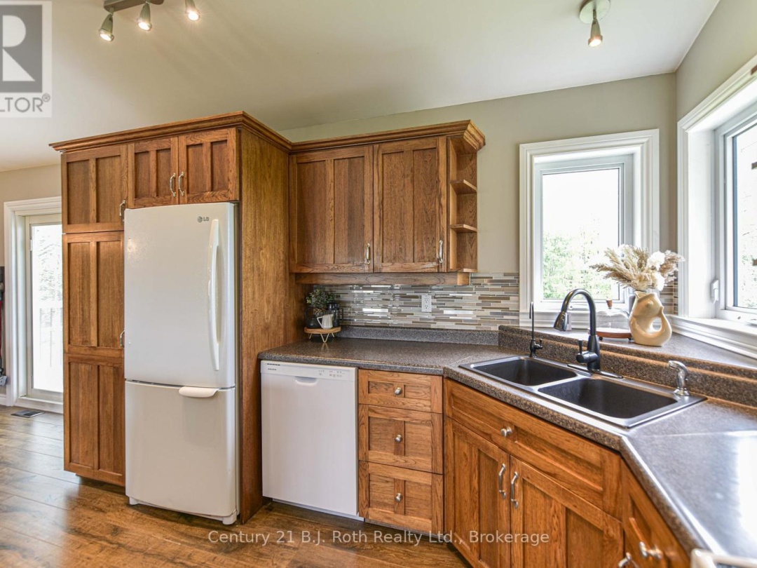 3516 Kirkfield Road, Dalrymple Lake