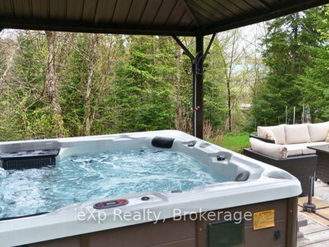 10 WOODSTREAM DRIVE, 
