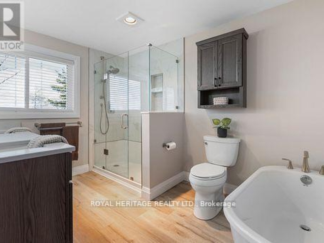 7 NORTH SERVICE ROAD, 