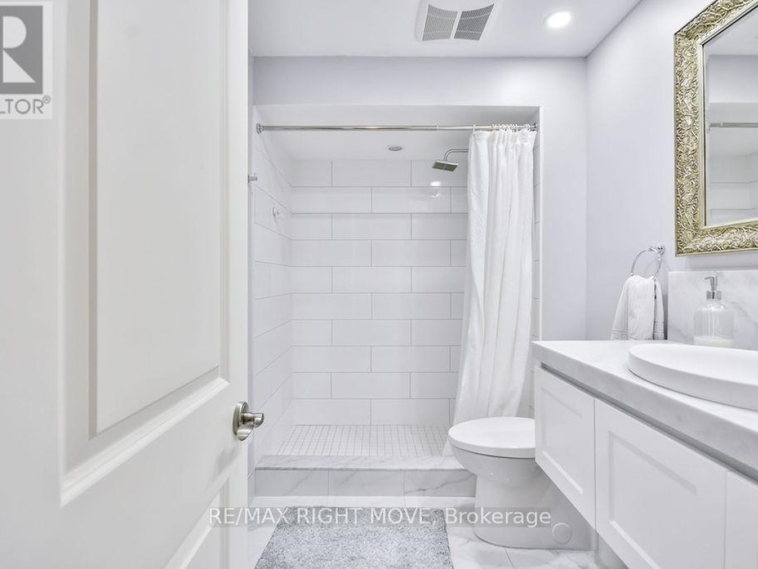 28 10 Invermara Court, Lake Simcoe