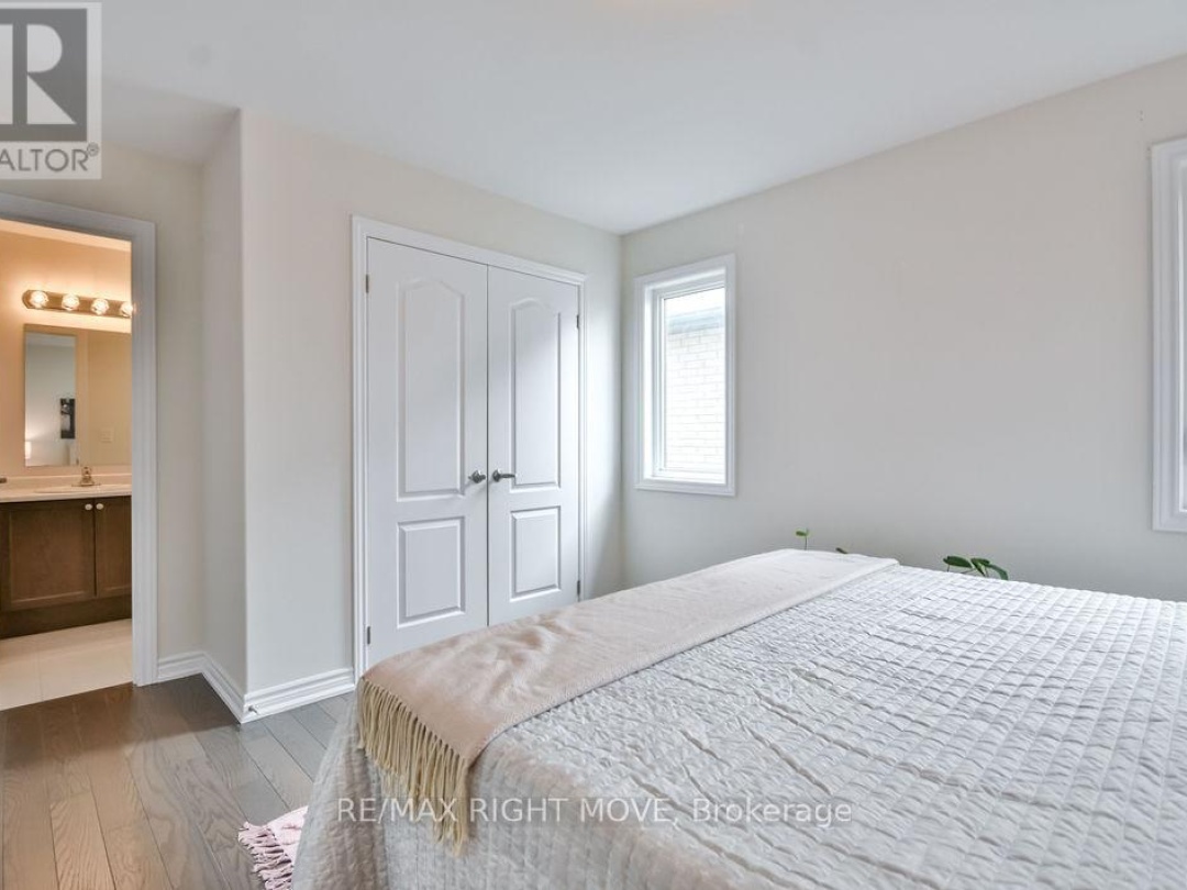3117 Orion Boulevard, Orillia