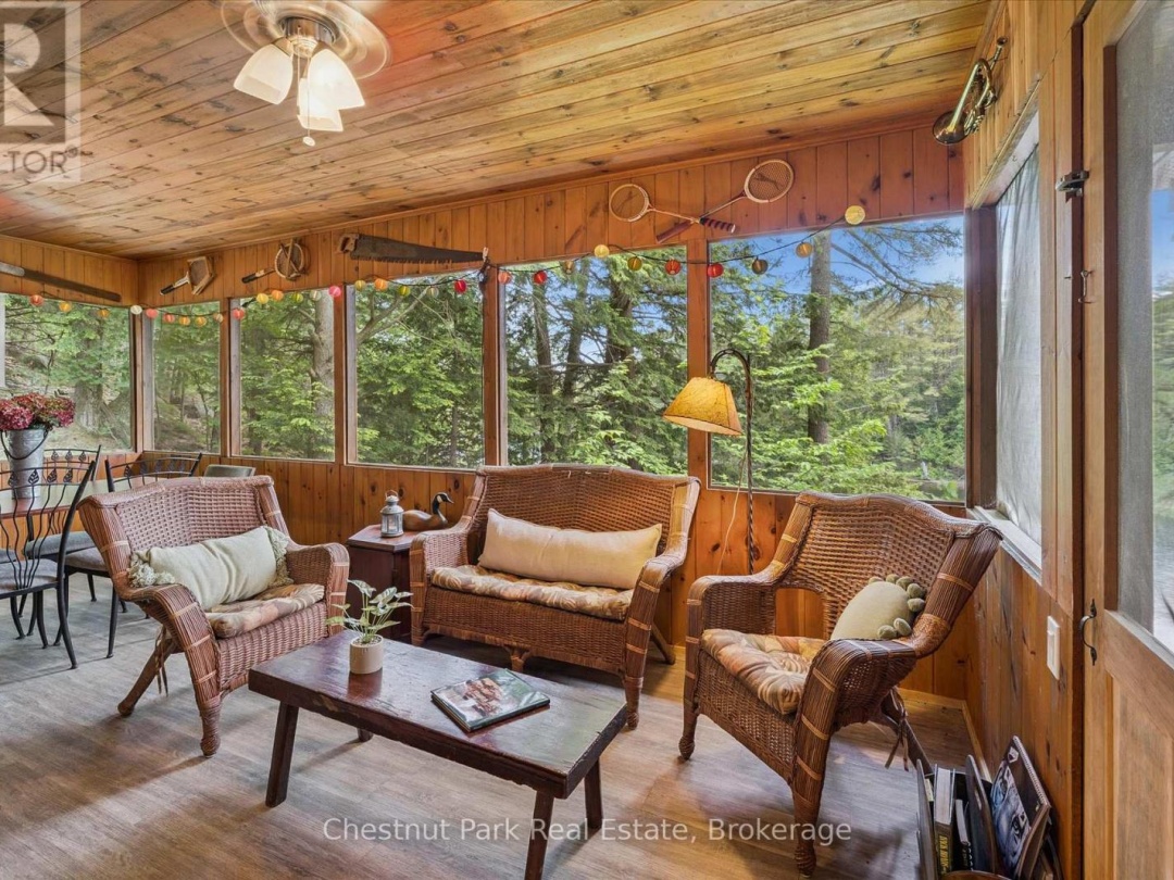 1082 MAPLEWOOD ROAD E, 
