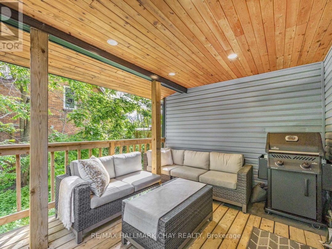 230 MISSISSAGA STREET W, 