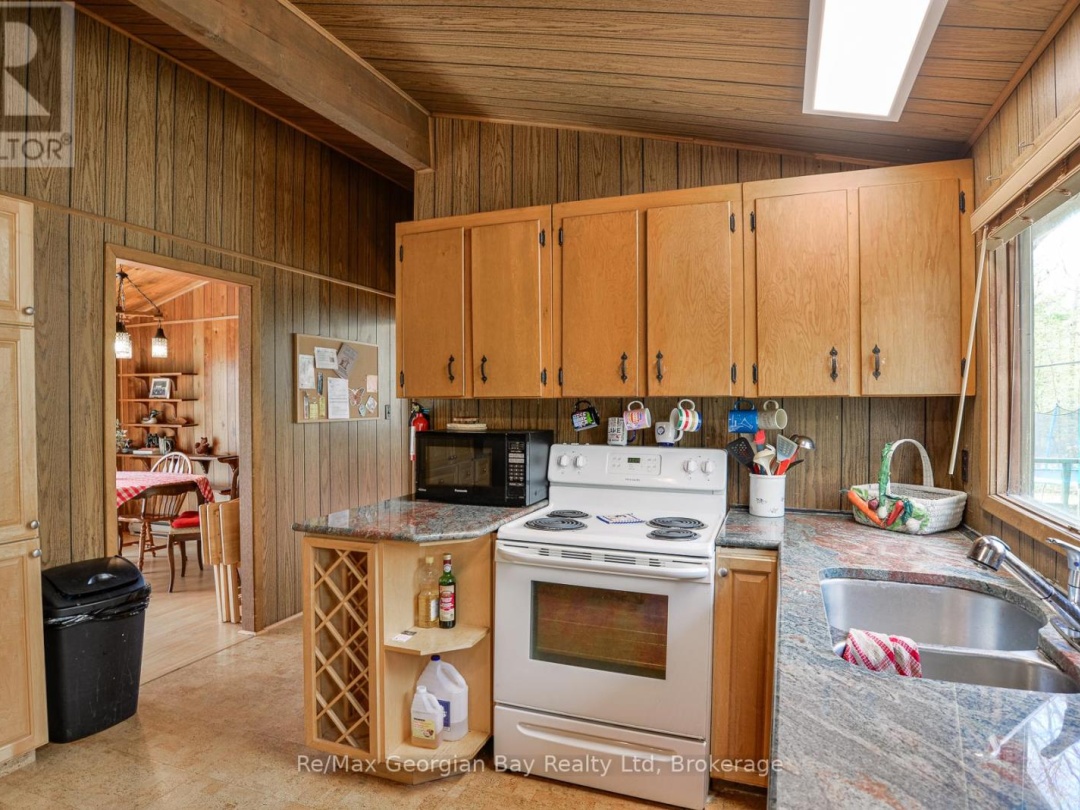 214 Trans Canada Bay Road, Six Mile Lake