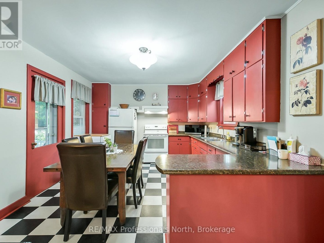 133 MAIN STREET W, 