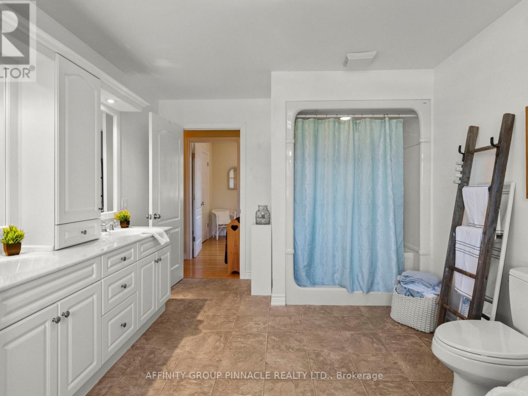 431 DUNDAS STREET, 