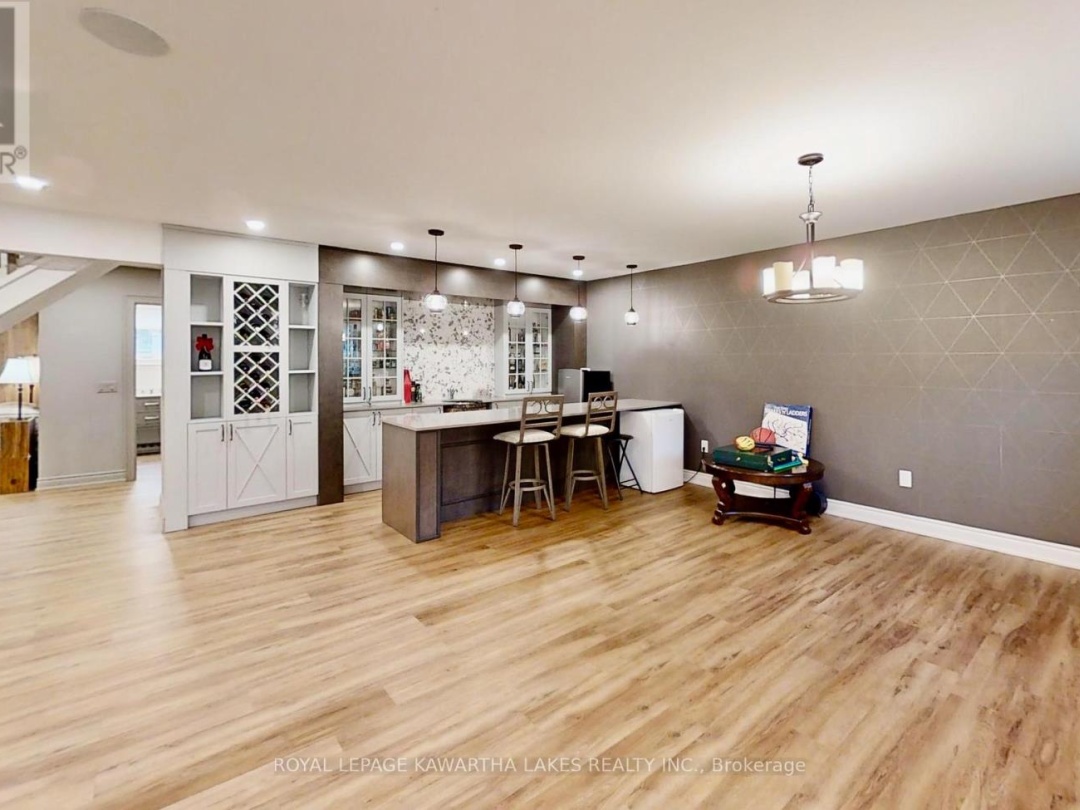2501 Lakeshore Drive, Lake Simcoe