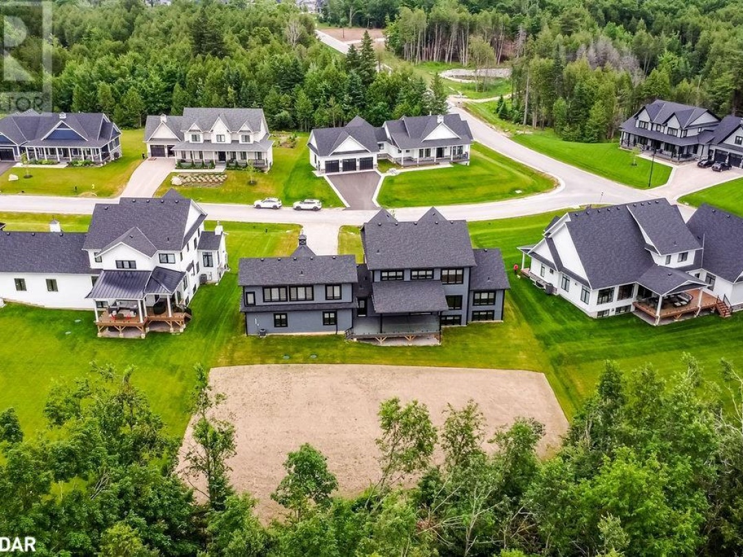 4 CLYDESDALE Court, 
