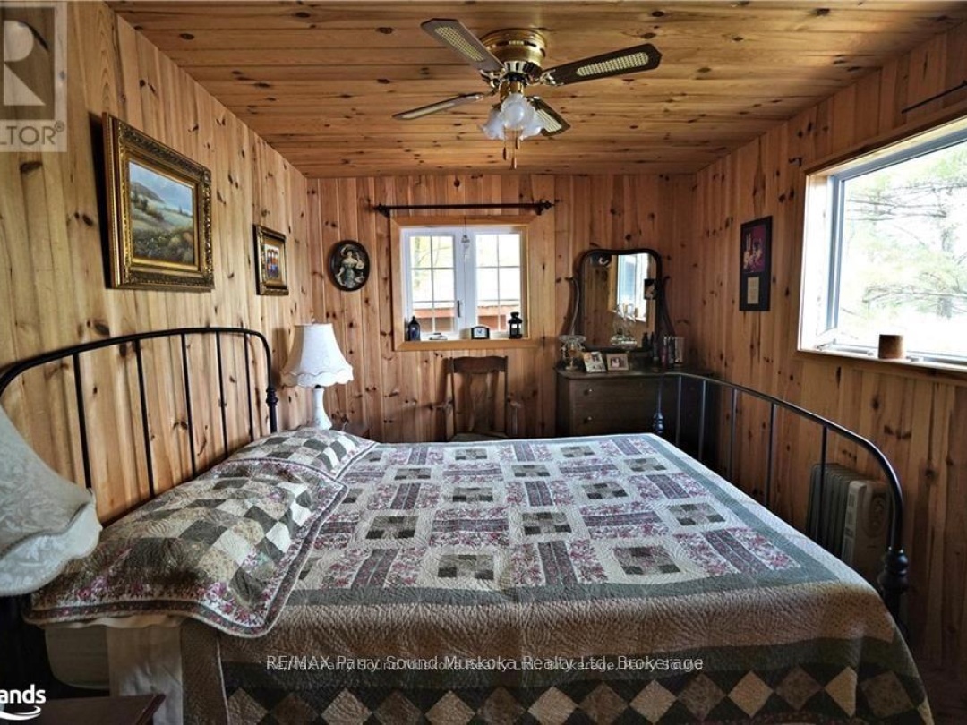 121 Healey, Healey Lake