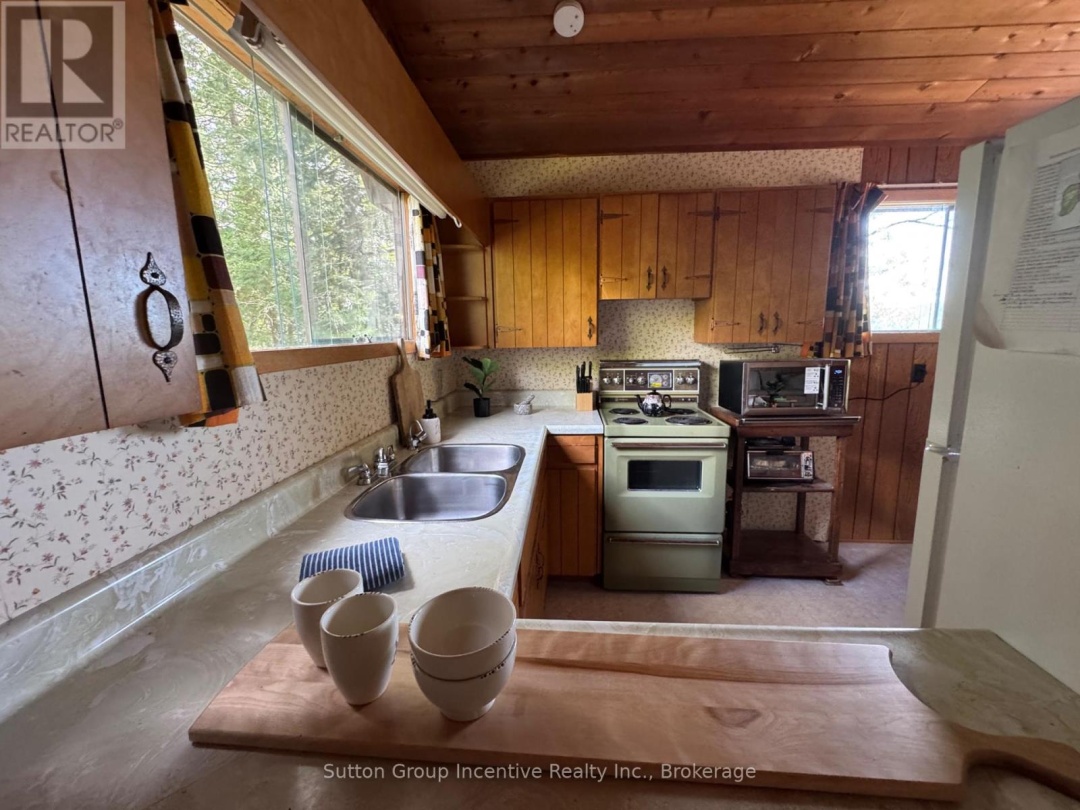1017 Goldfinch Court, Sparrow Lake