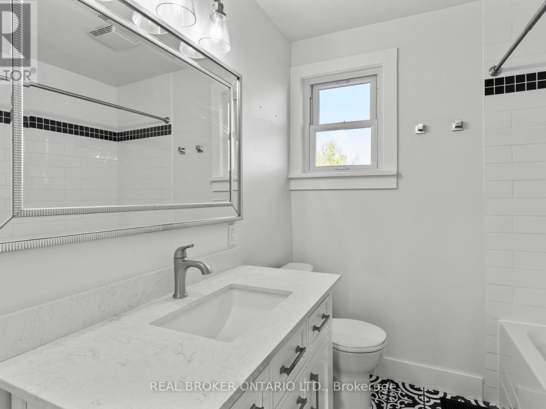 42 Charles Road, Orillia