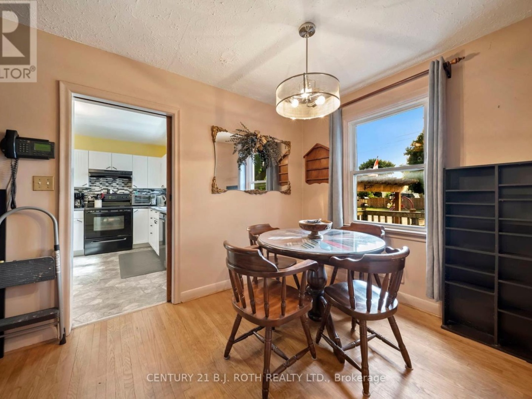 392 BAYVIEW PARKWAY, 