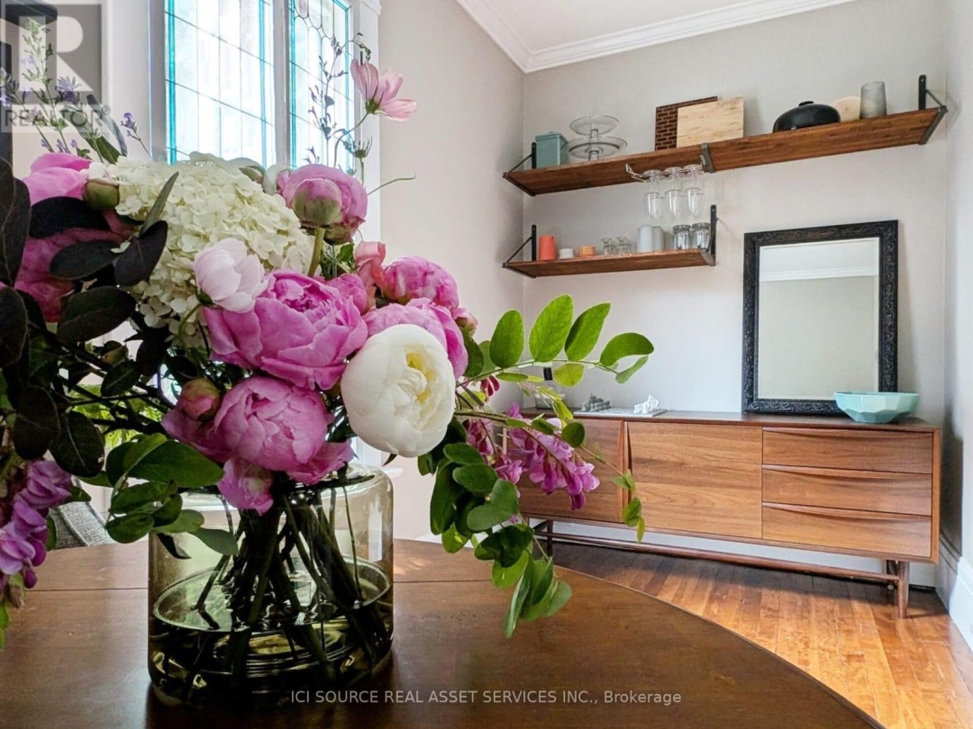 260 COLBORNE STREET W, 