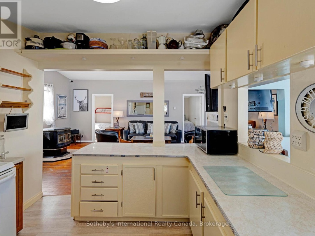 1028 Hillcrest Lane, Halls Lake