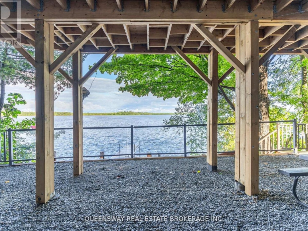1280 BLACK BEACH LANE, Dalrymple-south Lake