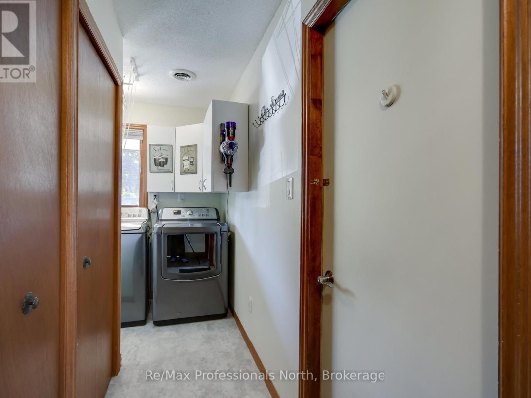 324 Bethune Drive N, Gull Lake