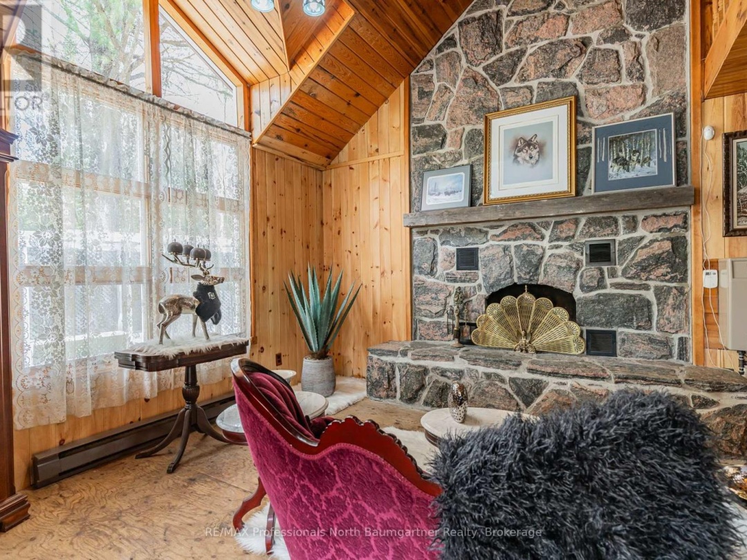 1065 Cloverleaf Road, Kennisis Lake