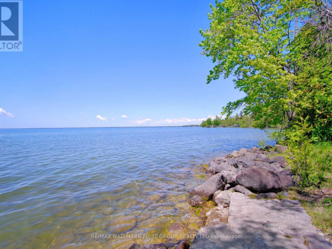 2196 Lakeshore Drive, Lake Simcoe