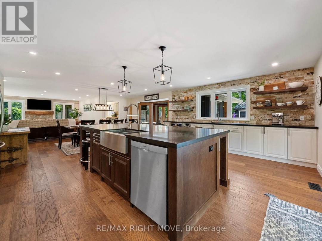 1948 CARRIAGE COURT, 